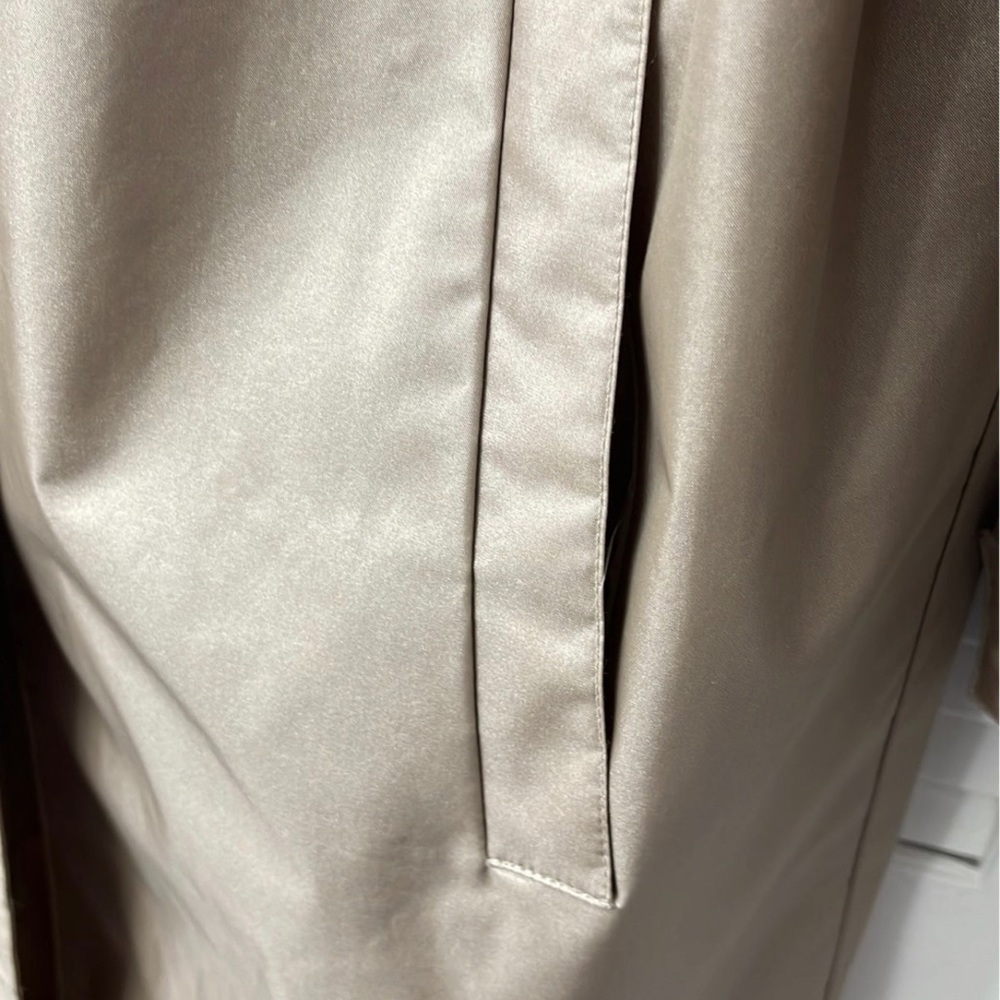 EUC David Benjamin Trench Coat (like new) - Picture 12 of 12